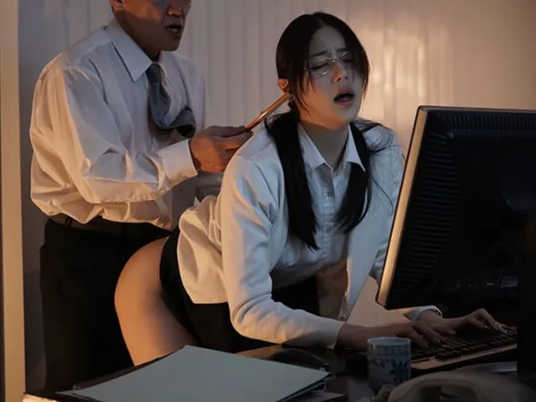 Cô nhân viên thiếu thốn “tình cảm” và tên quản lý già dê cụ