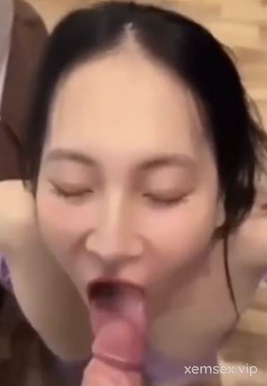 Bé gái áo tím với niềm đam mê với Dương vật