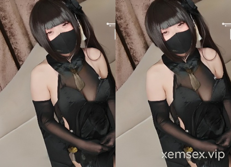 Bé gái dễ thương bím siêu múp