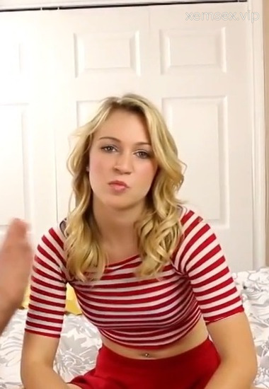 Cô nàng nhạy cảm lần đầu trước ống kính