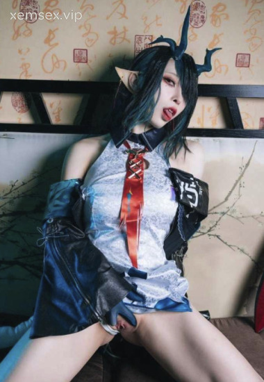 Cosplayer thích làm nô lệ tình dục